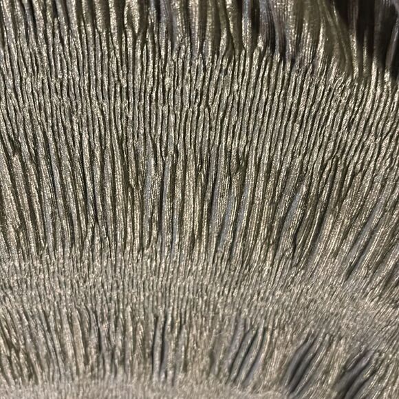 BiBi forest/olive GREEN, long-sleeved, button down, textured shirt; size XL - Picture 4 of 5